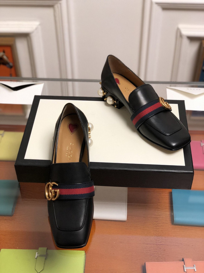 guc loafer