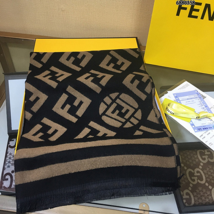 F**di scarf